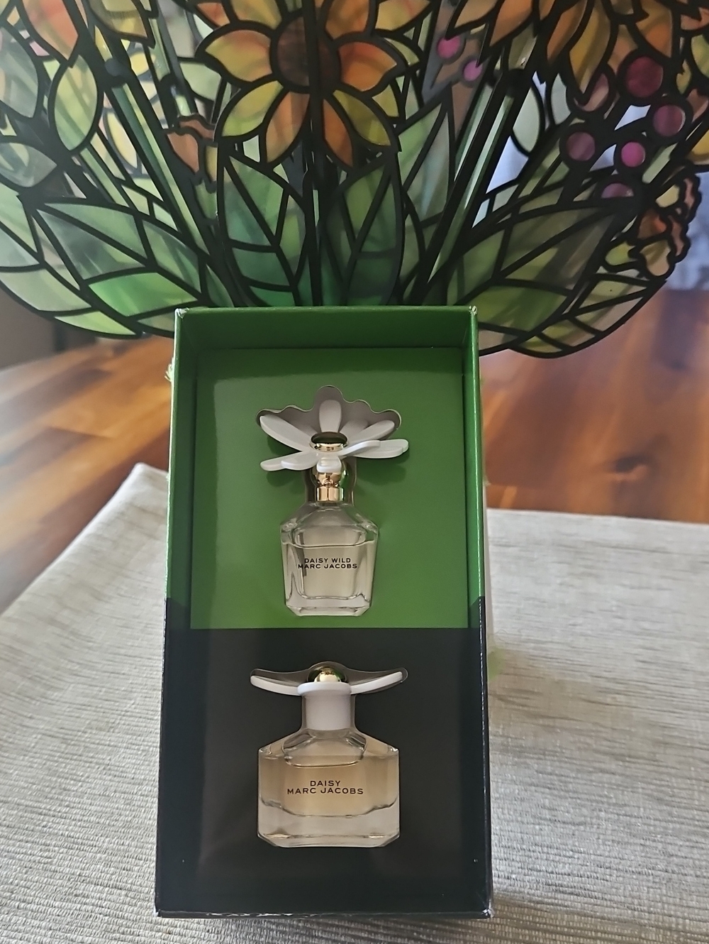 Marc Jacobs Daisy Duo Mini Set Of 2.  Fragrance Samples & Ipsy Cosmetic Bag